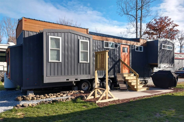 multiple slide outs on tiny house