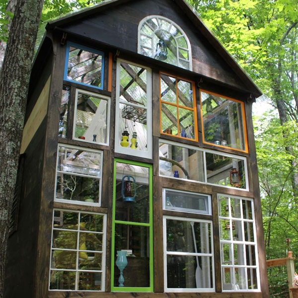 creative window wall in tiny house
