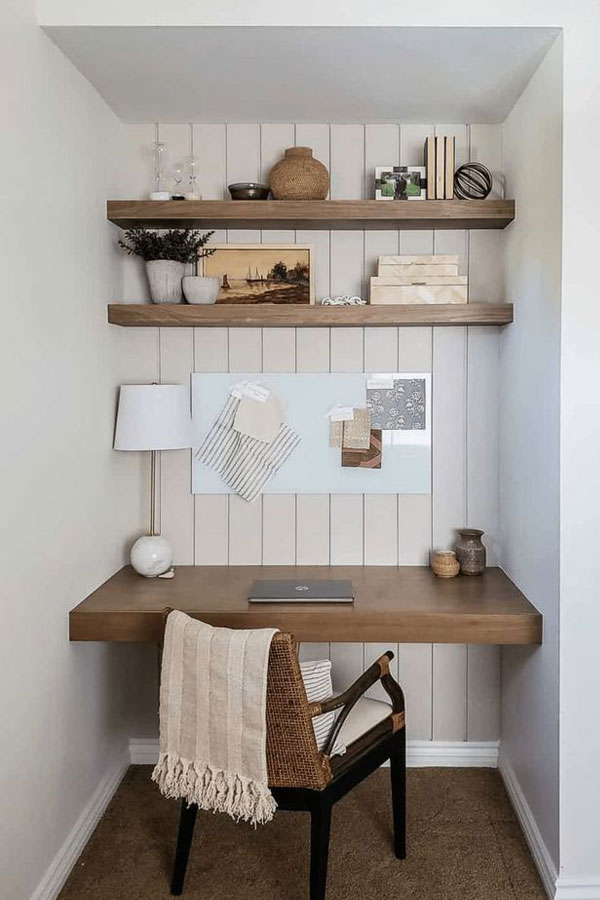 office nook in small house