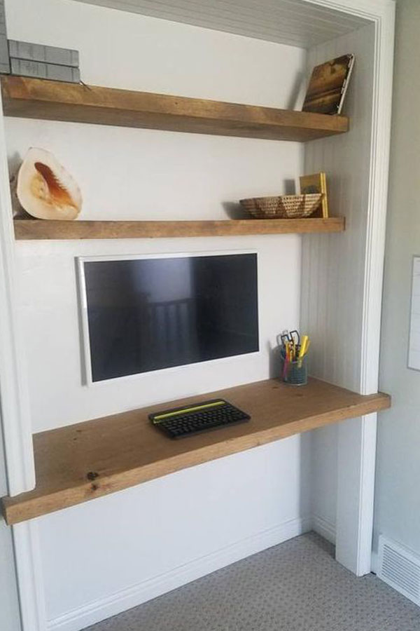 office nook in tiny house