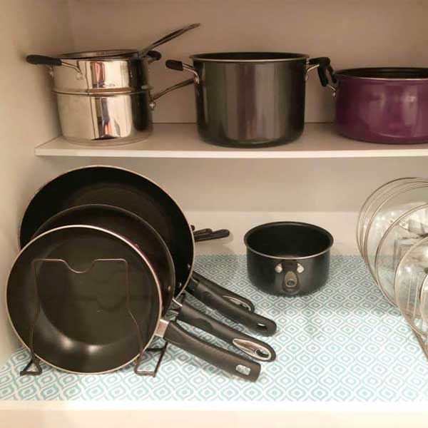 shelf divider for organizing pans
