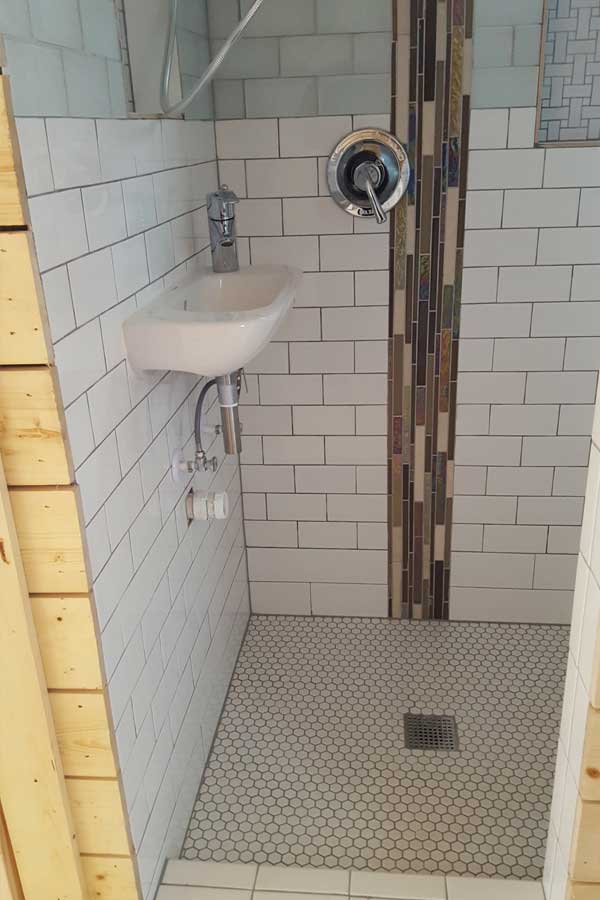 stylish tiny home wet bath design
