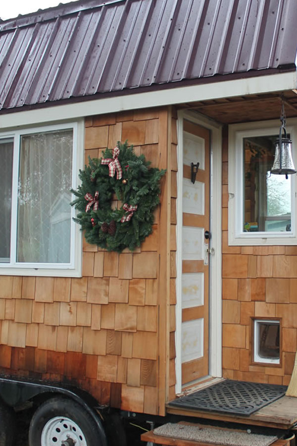 tiny house christmas wreath ideas