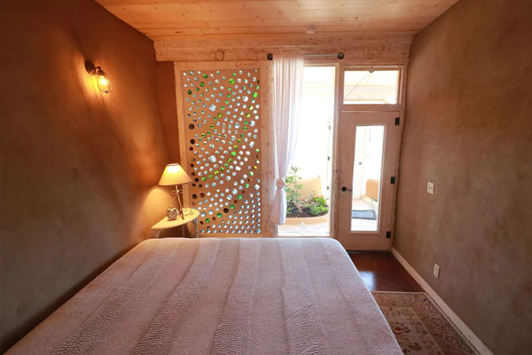 earthship minimalist bedroom design