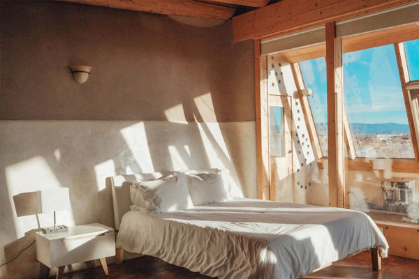 earthship minimalist bedroom style