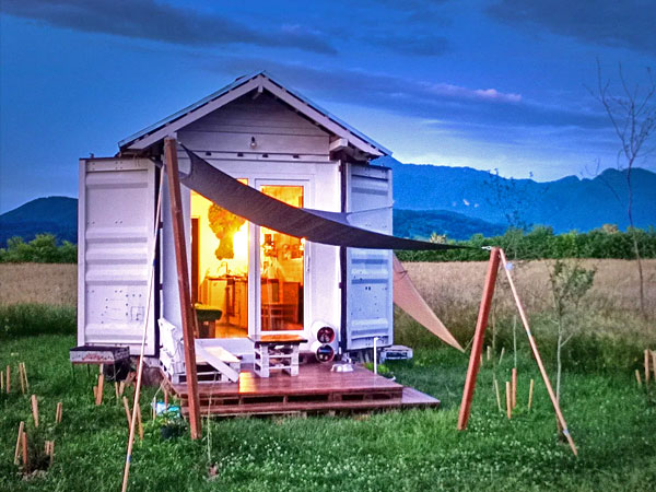 tiny house for rent Rasnov Romacril romania