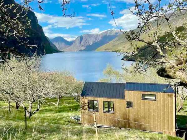 tiny house for rent aurland norway