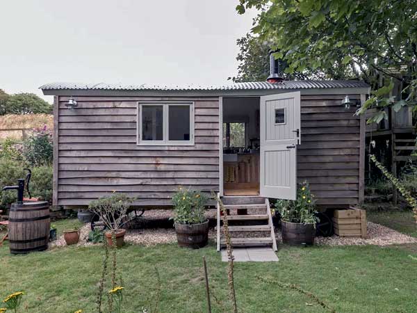 tiny house for rent cornwall lenglan