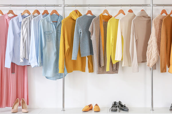 minimalist closet decluttering challenges