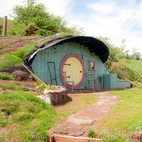 simple hobbit house design