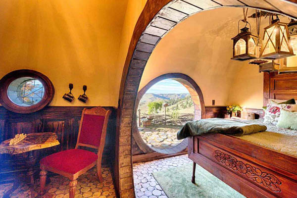 stylish hobbit house bedroom
