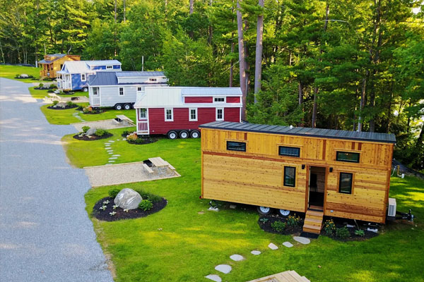 tiny houses with landscaping
