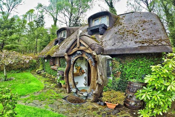 unique hobbit house design