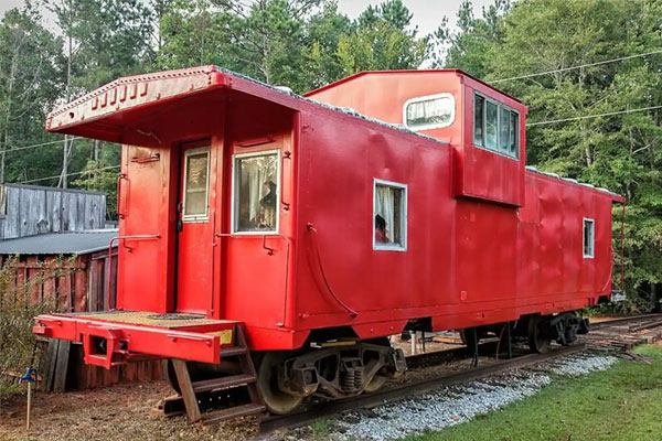 railroad car conversion house rentals