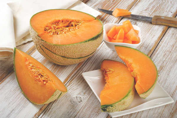 prepping cantaloupe to be dehydrated